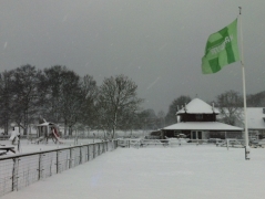 weerstation Presikhaaf in de sneeuw